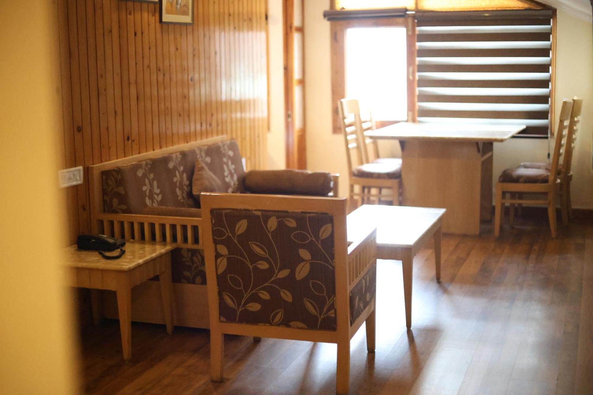 Hotel Willow Banks - Boutique 4 Star Hotel On The Mall Road Shimla Exterior photo