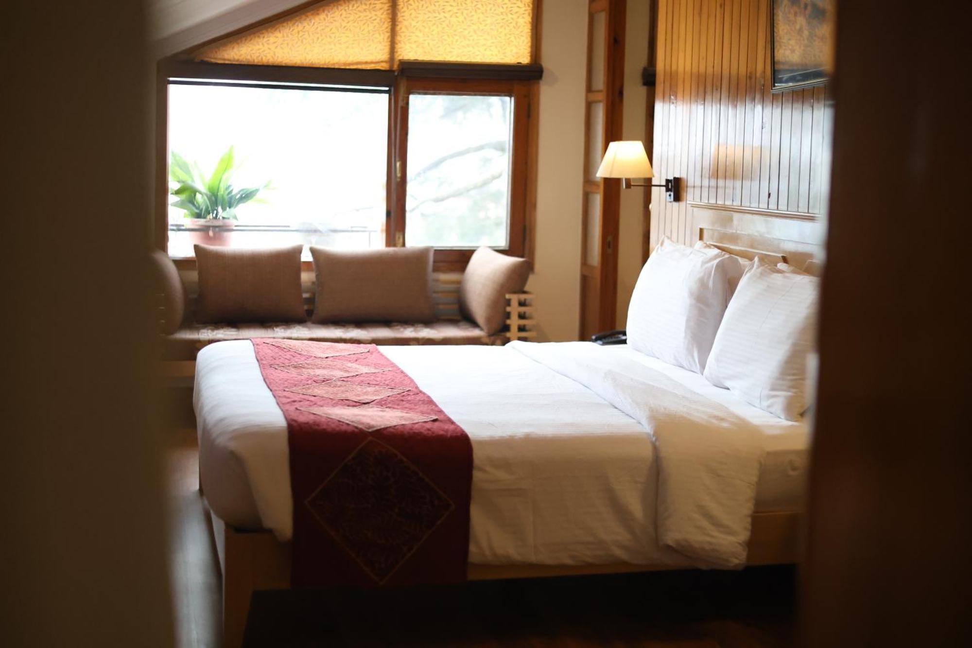 Hotel Willow Banks - Boutique 4 Star Hotel On The Mall Road Shimla Exterior photo