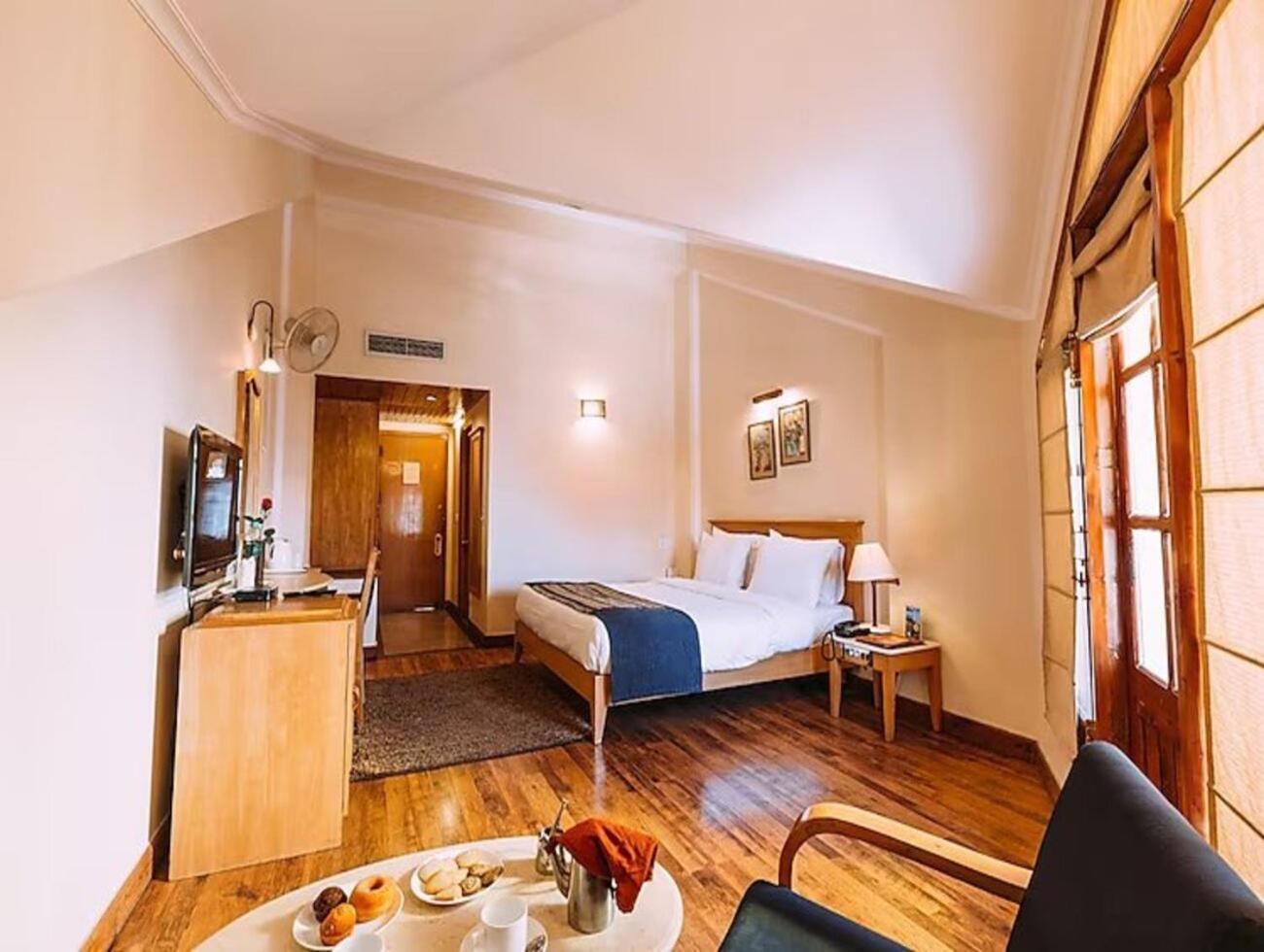Hotel Willow Banks - Boutique 4 Star Hotel On The Mall Road Shimla Exterior photo