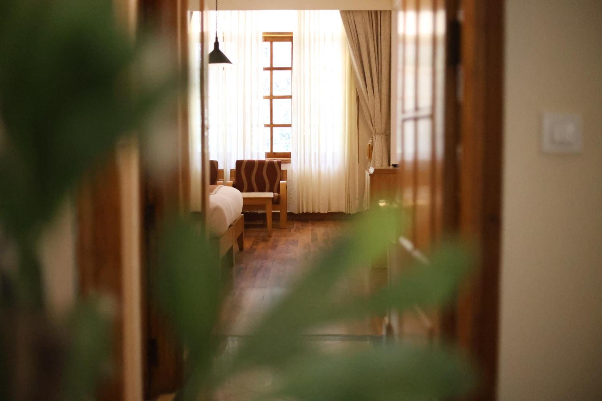 Hotel Willow Banks - Boutique 4 Star Hotel On The Mall Road Shimla Exterior photo