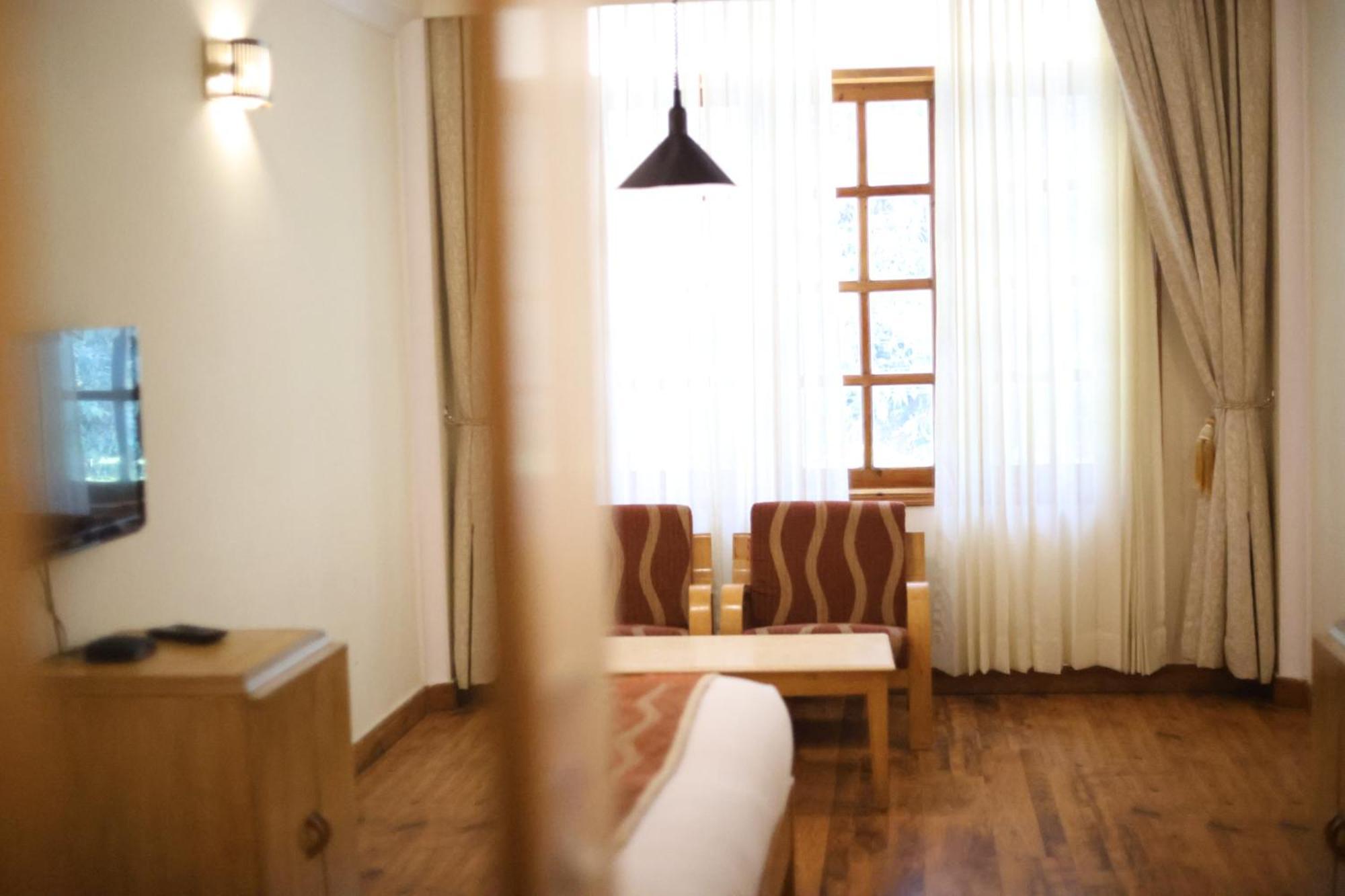 Hotel Willow Banks - Boutique 4 Star Hotel On The Mall Road Shimla Exterior photo