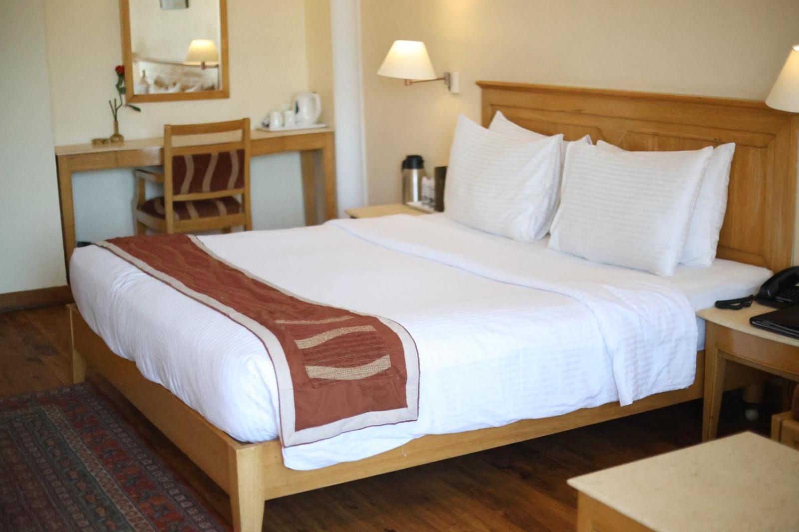 Hotel Willow Banks - Boutique 4 Star Hotel On The Mall Road Shimla Exterior photo