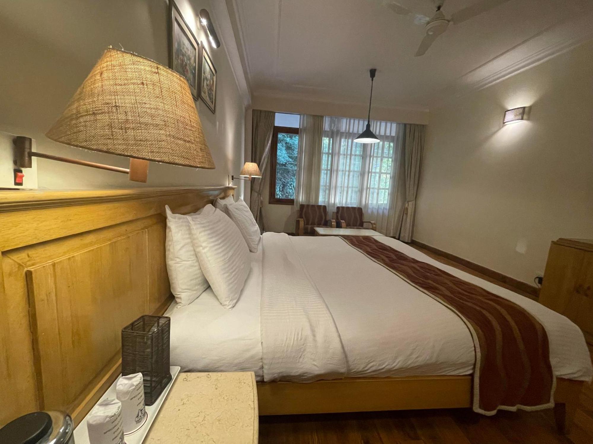 Hotel Willow Banks - Boutique 4 Star Hotel On The Mall Road Shimla Exterior photo